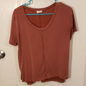 Short sleeve shirt with side slits